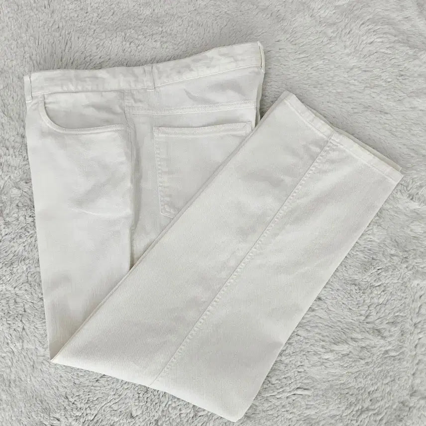 [SOLD OUT] 브리오니 화이트 데님팬츠
