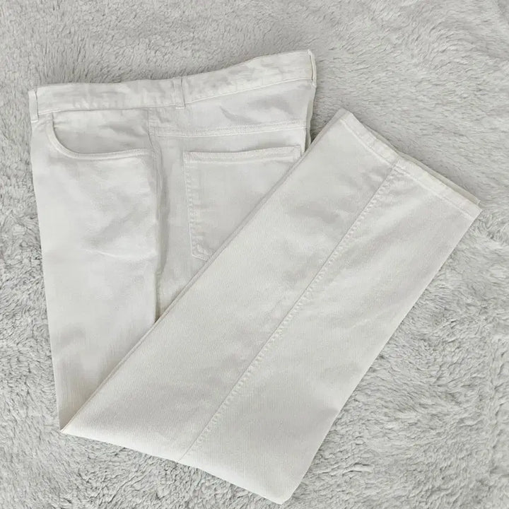 [SOLD OUT] 브리오니 화이트 데님팬츠