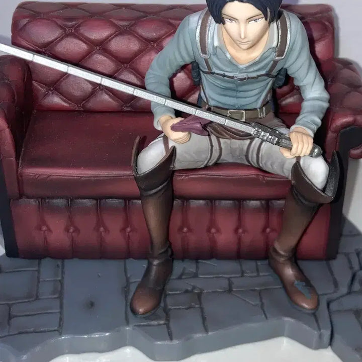 [BUNJANG] Attack on Titan Levi &amp; Eren Figure Set / 희귀)진격의 거인 고전쿠지 리바이+에렌 피규어 소파좌상 자유로의진격 ab