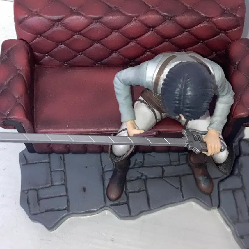 [BUNJANG] Attack on Titan Levi &amp; Eren Figure Set / 희귀)진격의 거인 고전쿠지 리바이+에렌 피규어 소파좌상 자유로의진격 ab