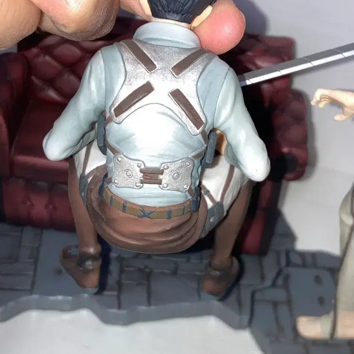 [BUNJANG] Attack on Titan Levi &amp; Eren Figure Set / 희귀)진격의 거인 고전쿠지 리바이+에렌 피규어 소파좌상 자유로의진격 ab