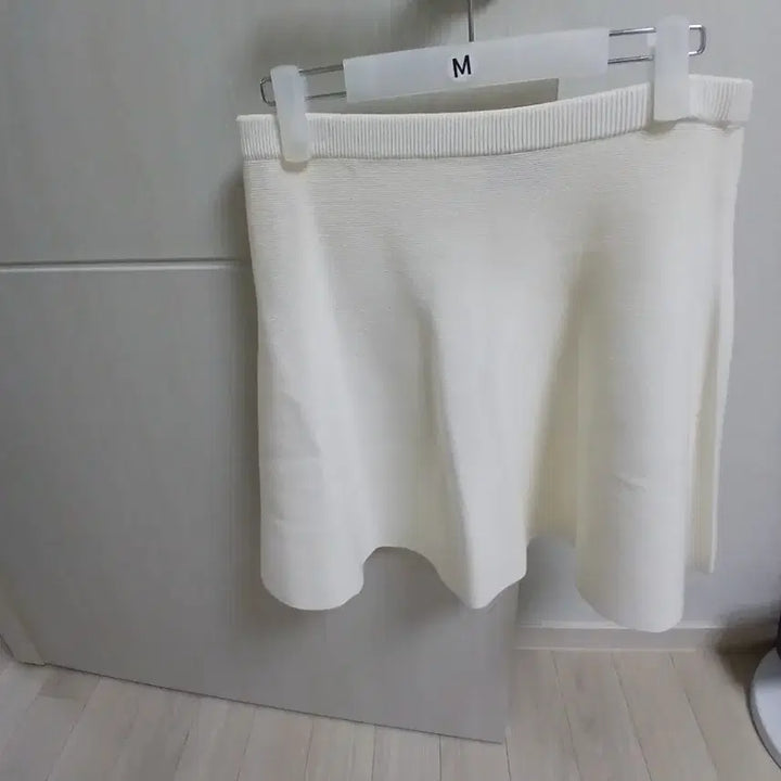 [BUNJANG] Blanchet Essential Knit Skirt Ivory (M) / 블랑쇼 에센셜 니트 스커트 숏 m 아이보리