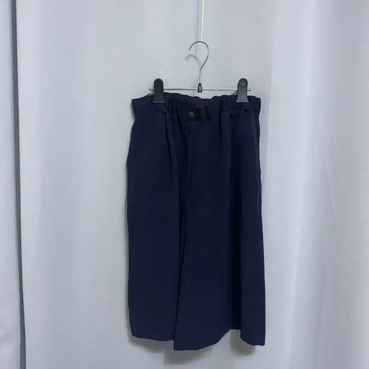 [BUNJANG] Navy Pleated Half Pants (Size 88) / 네이비 핀턱 하프 팬츠 여름용 88