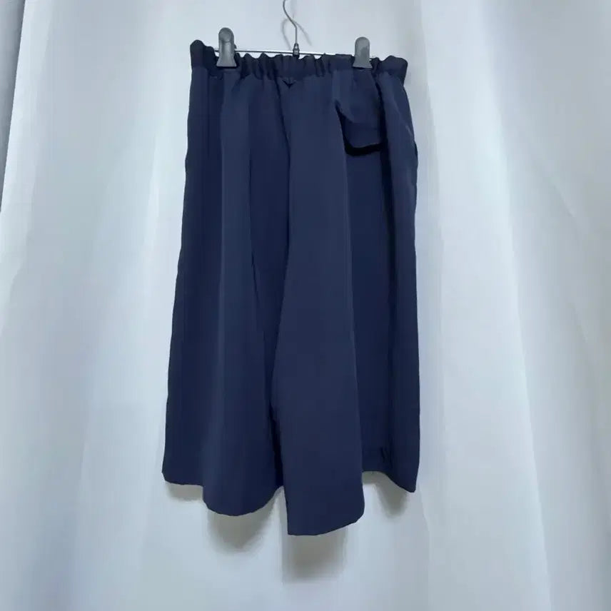 [BUNJANG] Navy Pleated Half Pants (Size 88) / 네이비 핀턱 하프 팬츠 여름용 88