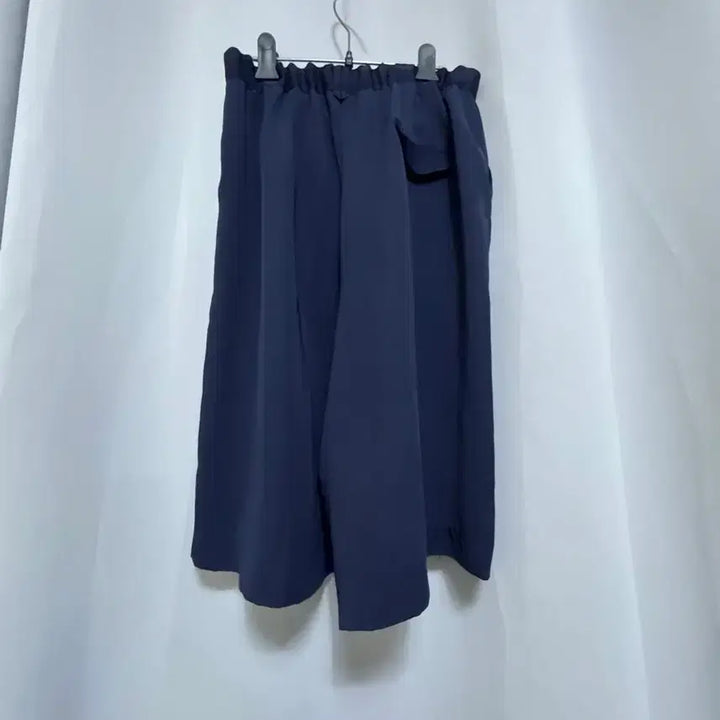 [BUNJANG] Navy Pleated Half Pants (Size 88) / 네이비 핀턱 하프 팬츠 여름용 88