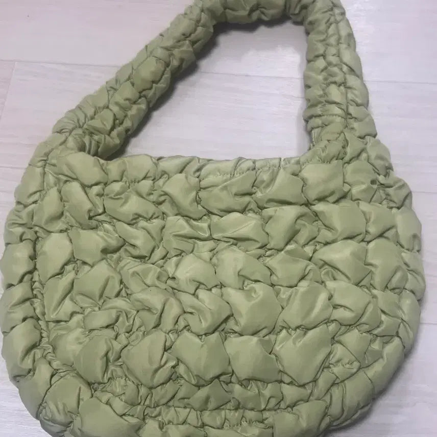 [SOLD OUT] 코스 퀼티드 미니백 그린
