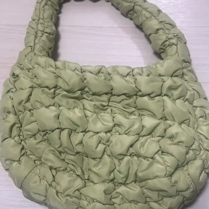 [SOLD OUT] 코스 퀼티드 미니백 그린