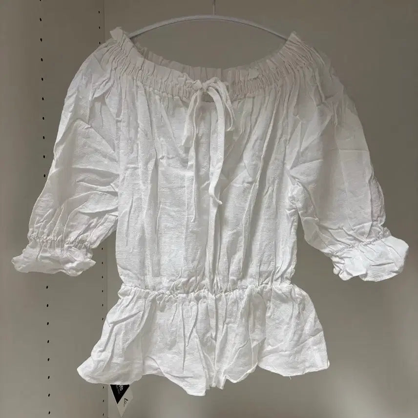 [BUNJANG] White Off-Shoulder Fairy Top with Frills / 화이트 오프숄더 S 흰색 페어리 탑 프릴