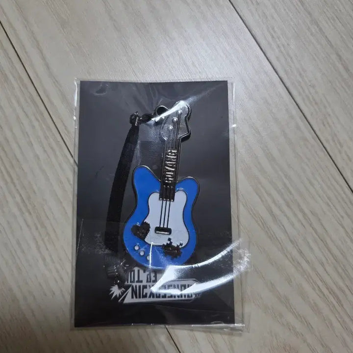 [BUNJANG] BTS Jin GoYang Guitar Charm / 런 석진 고양 기타 참