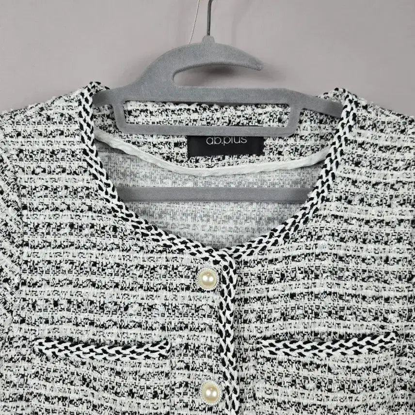 [SOLD OUT] [무료배송]ab.plus 여성 F 트위드 크롭 숏 반팔 자켓 진주 단추
