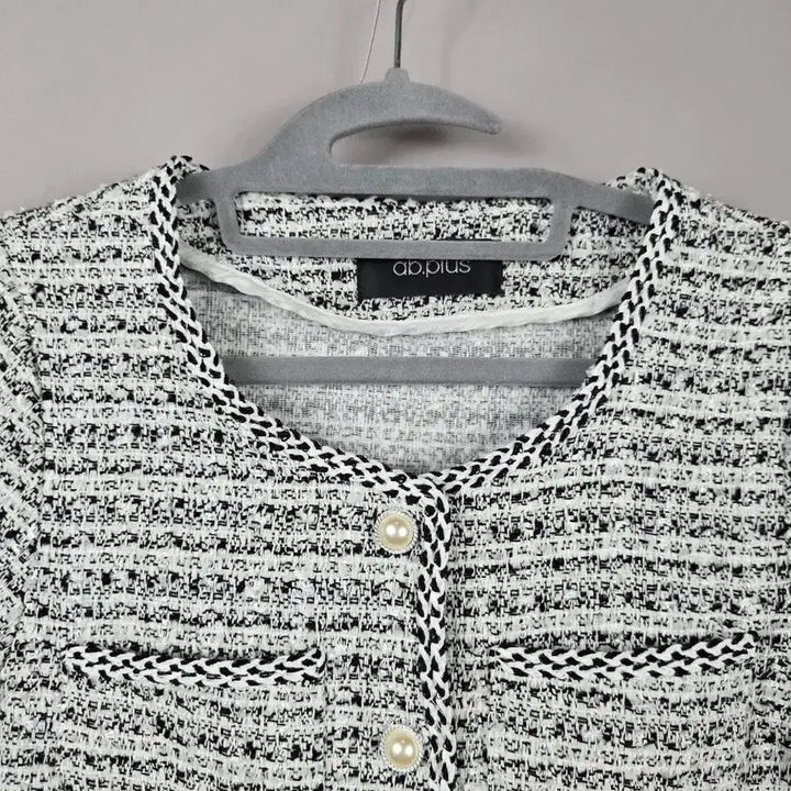 [SOLD OUT] [무료배송]ab.plus 여성 F 트위드 크롭 숏 반팔 자켓 진주 단추