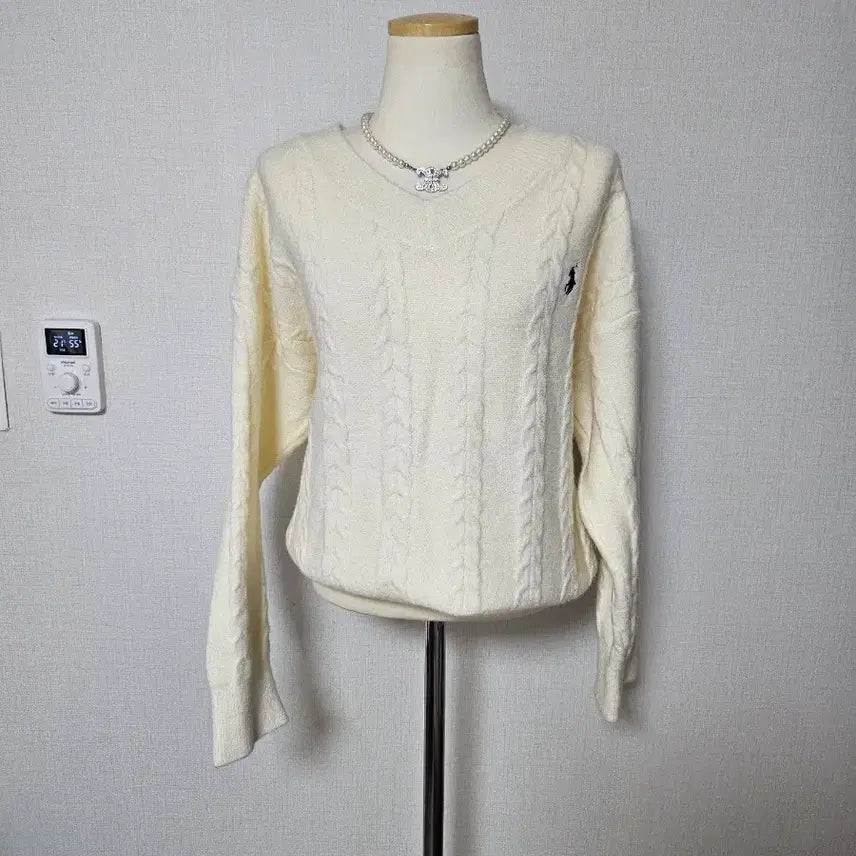 [BUNJANG] Polo Embroidered Pale Yellow V-Neck Cable Knit Sweater / 폴로 자수 연노랑 V넥 케이블 니트