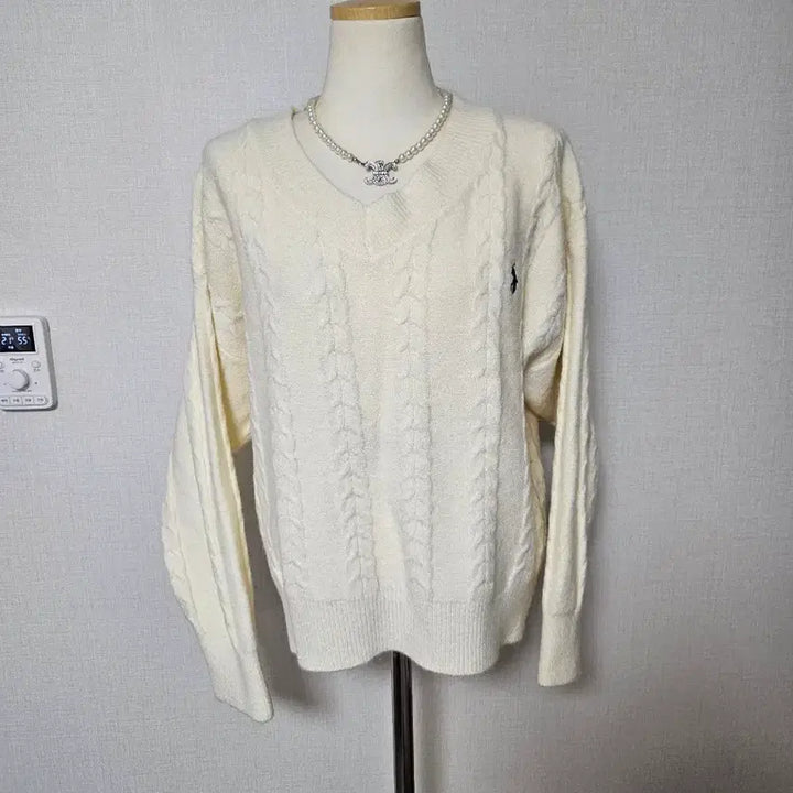 [BUNJANG] Polo Embroidered Pale Yellow V-Neck Cable Knit Sweater / 폴로 자수 연노랑 V넥 케이블 니트
