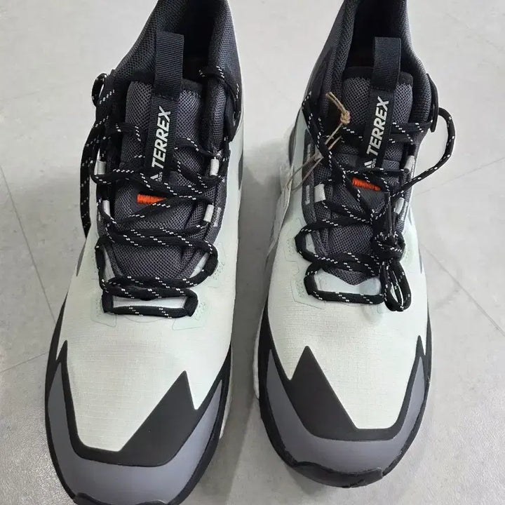 [BUNJANG] Adidas Terrex Free Hiker 2 Gore-Tex Hiking Shoes / [새상품] 아디다스 테렉스 프리하이커 2 고어텍스 295