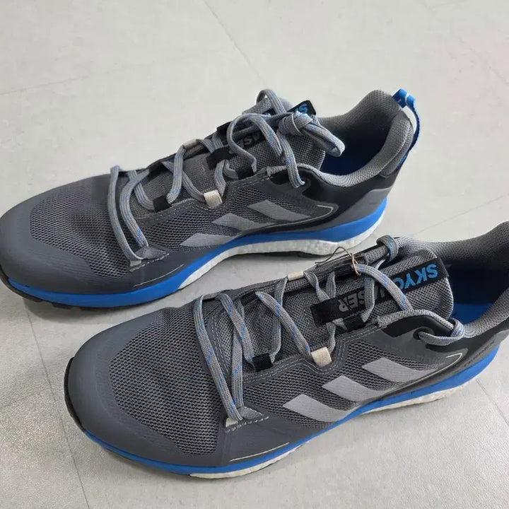 [BUNJANG] Adidas Terrex Skychaser Trekking Shoes Gray 300 / [새상품] 아디다스 테렉스 스카이체이서 트레킹화 그레이 300