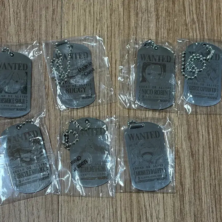 [BUNJANG] One Piece Metal Keyring Assortment / (교환o)원피스 메탈키링 루피 로빈 미호크 버기 상디 쿠마 키드 검은수염