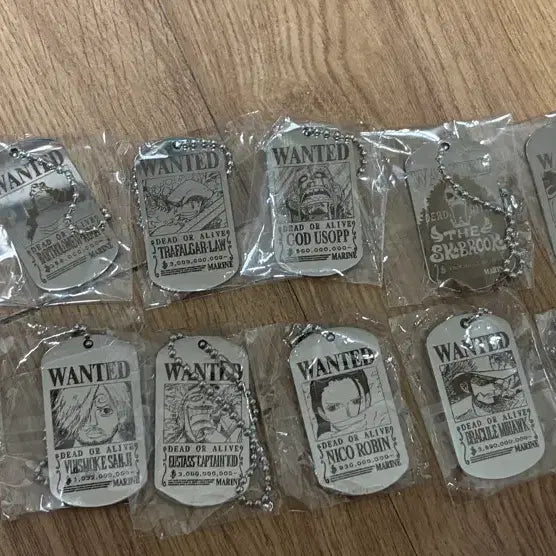 [BUNJANG] One Piece Metal Keyring Assortment / (교환o)원피스 메탈키링 루피 로빈 미호크 버기 상디 쿠마 키드 검은수염