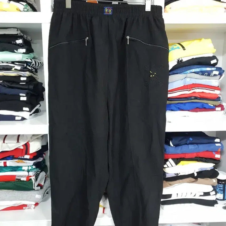 [SOLD OUT] 블랙 자수 장식 여름 바지