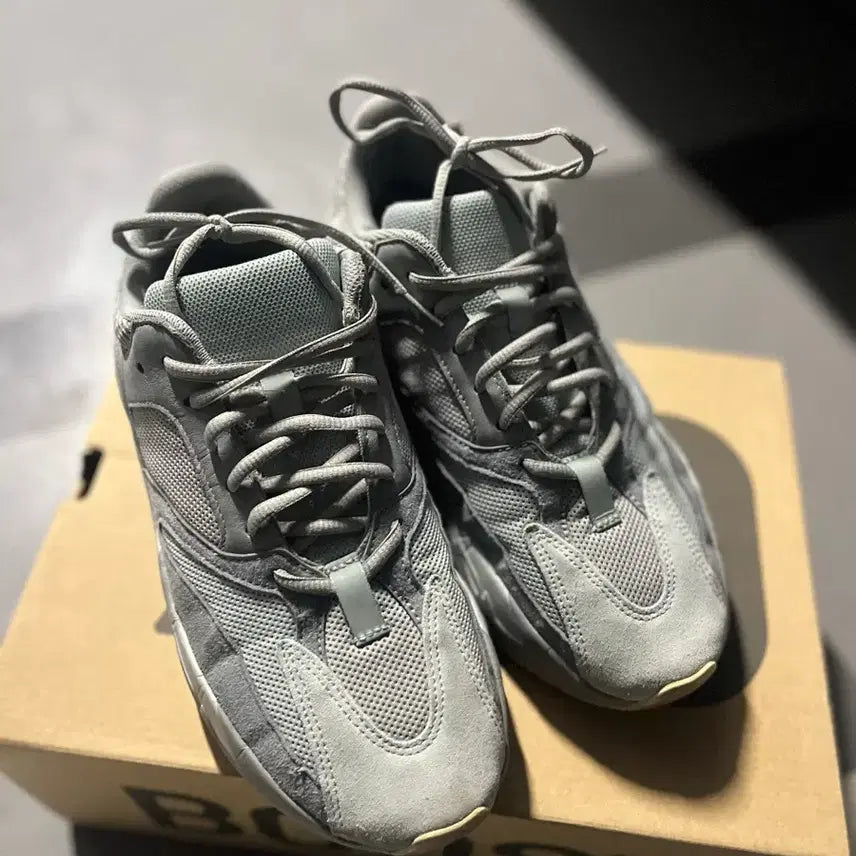 [BUNJANG] Adidas Yeezy Boost 700 EG7597 Sneakers / 아디다스 이지부스트 700 EG7597 275