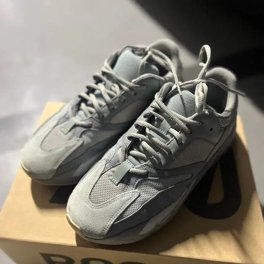 [BUNJANG] Adidas Yeezy Boost 700 EG7597 Sneakers / 아디다스 이지부스트 700 EG7597 275