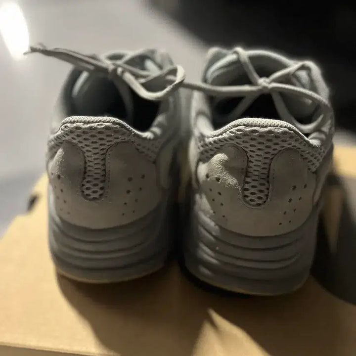 [BUNJANG] Adidas Yeezy Boost 700 EG7597 Sneakers / 아디다스 이지부스트 700 EG7597 275