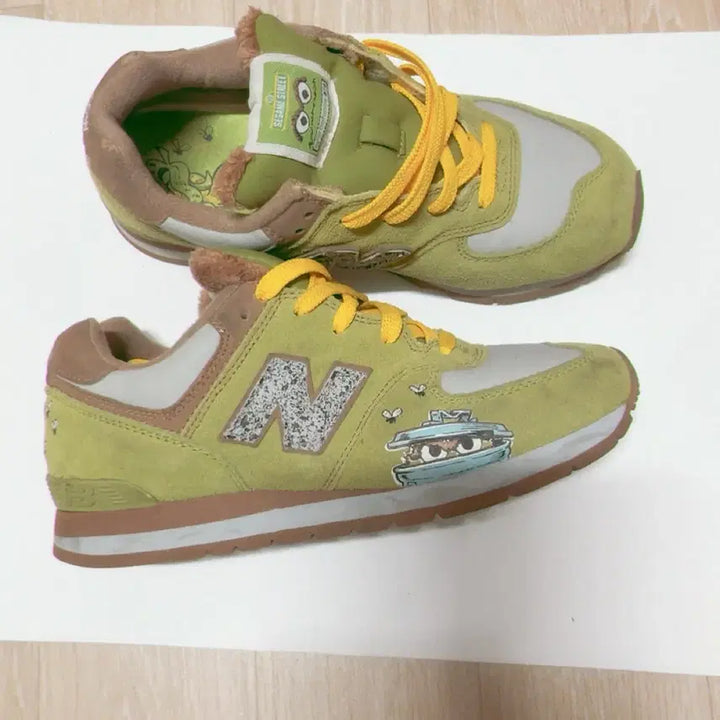 [BUNJANG] New Balance 574 Sesame Street Collaboration Sneakers / 뉴발란스 574 세서미스트리트 콜라보 한정판