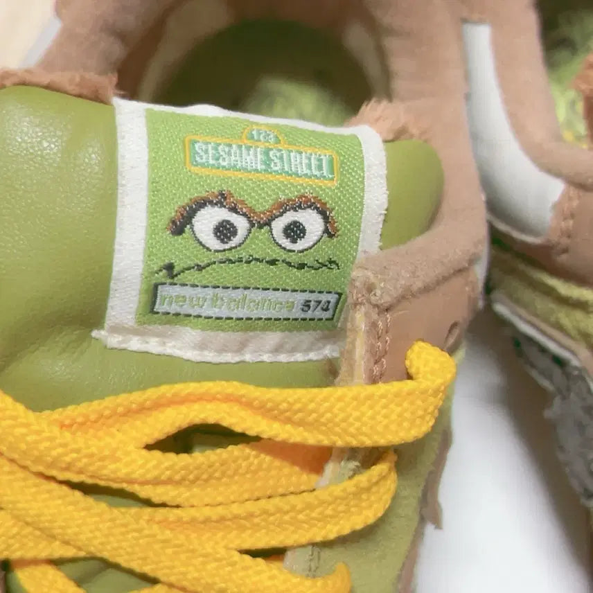 [BUNJANG] New Balance 574 Sesame Street Collaboration Sneakers / 뉴발란스 574 세서미스트리트 콜라보 한정판