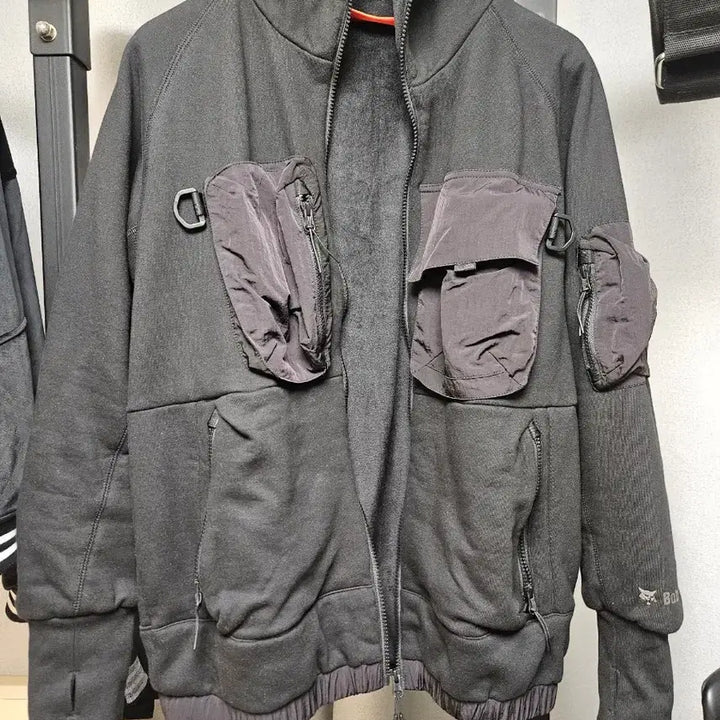 [BUNJANG] Bobcat Apparel Multi Cargo Hoodie Zip-up Black / 밥캣 어패럴Multi Cargo Hoodie Zip-up 블랙