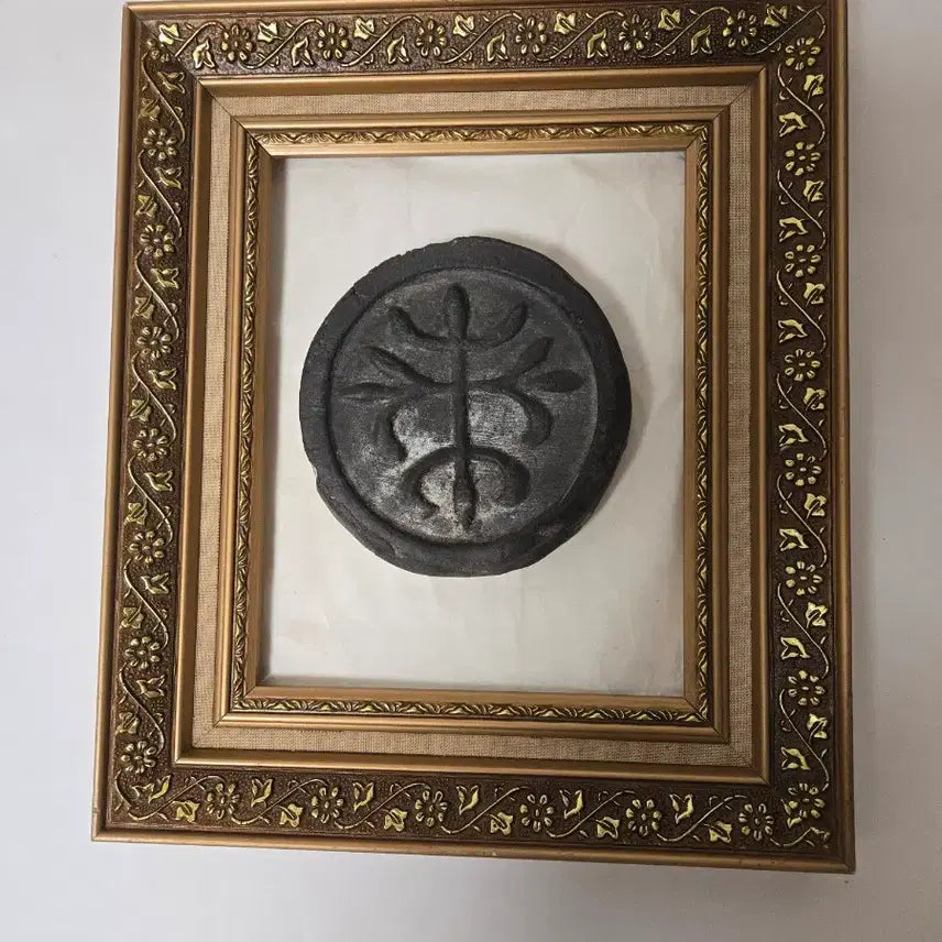 [BUNJANG] Antique Byeoksa Wadang Celadon Porcelain in Premium Frame / 100년 이 넘은 벽사 와당&