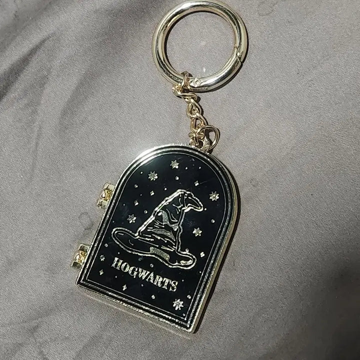 [BUNJANG] Hogwarts Gryffindor Brooch Keyring / 호그와트 기숙사 배정 그리핀도르 브로치 키링