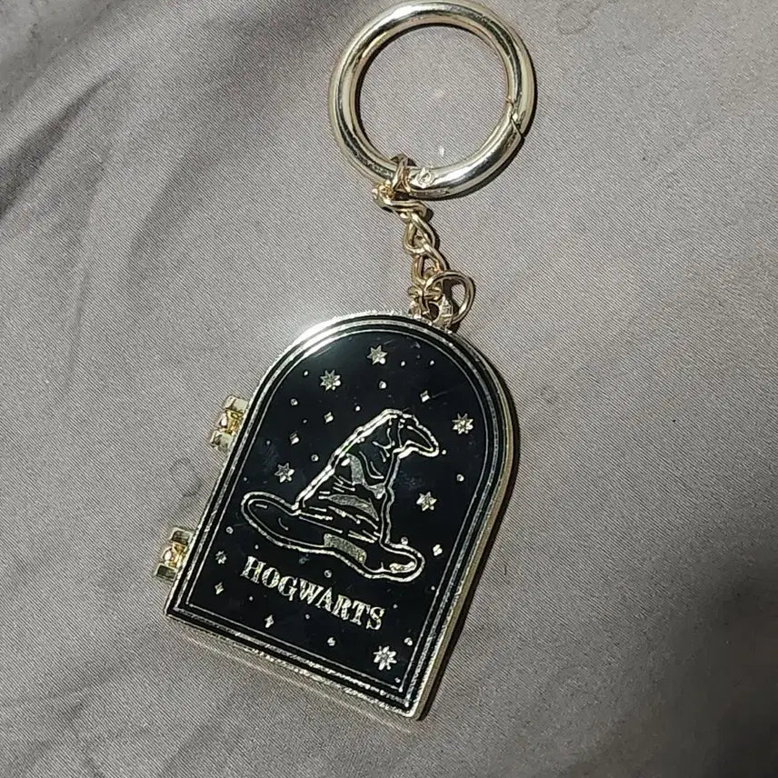 [BUNJANG] Hogwarts Gryffindor Brooch Keyring / 호그와트 기숙사 배정 그리핀도르 브로치 키링
