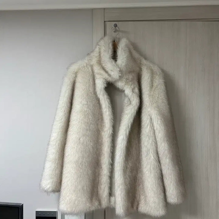 [BUNJANG] The Porta Faux Fur Jacket - Ivory / 더포르타 퍼자켓 아이보리