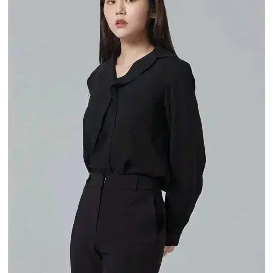 [BUNJANG] MIXXO V-Neck Collar Blouse - Black (Size S) / 미쏘 프런트 V 넥 카라 블라우스 블랙 S