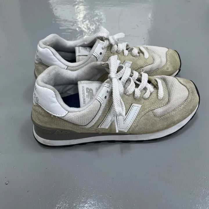 [BUNJANG] New Balance 574 Sneakers / 240 뉴발란스 574 스니커즈 0304M