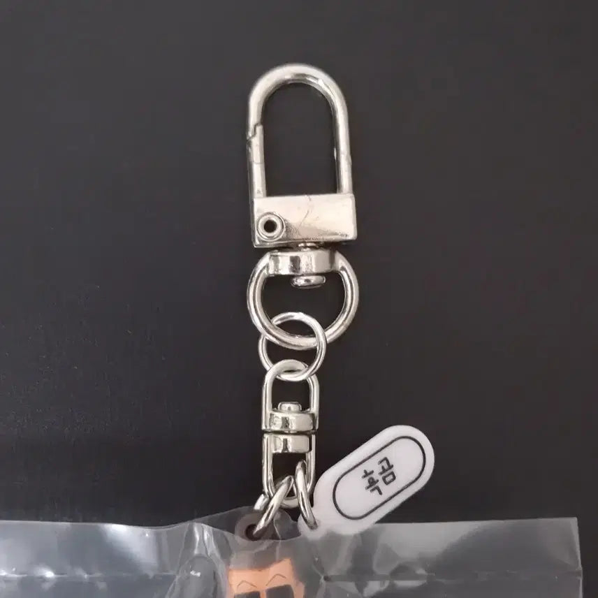 [BUNJANG] UY Black Bear MBTI Keyring Figure / [UY/미개봉] 6.7cm 짱구 피규어 MBTI 키링 흑곰