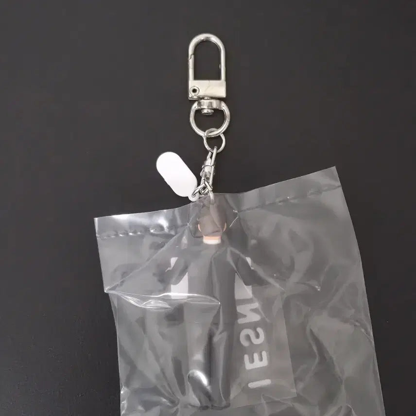 [BUNJANG] UY Black Bear MBTI Keyring Figure / [UY/미개봉] 6.7cm 짱구 피규어 MBTI 키링 흑곰