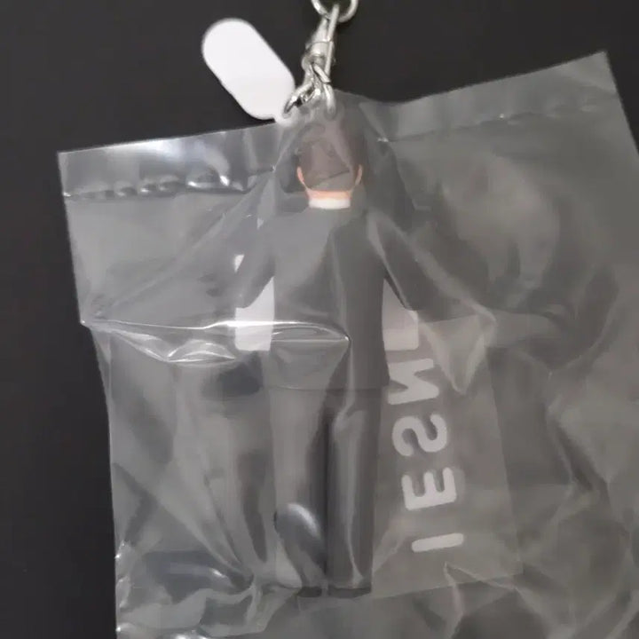 [BUNJANG] UY Black Bear MBTI Keyring Figure / [UY/미개봉] 6.7cm 짱구 피규어 MBTI 키링 흑곰