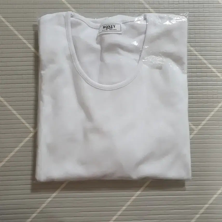 [BUNJANG] White Round Neck T-shirt / .(새상품)흰색 라운드넥 반팔 티셔츠.흰티셔츠