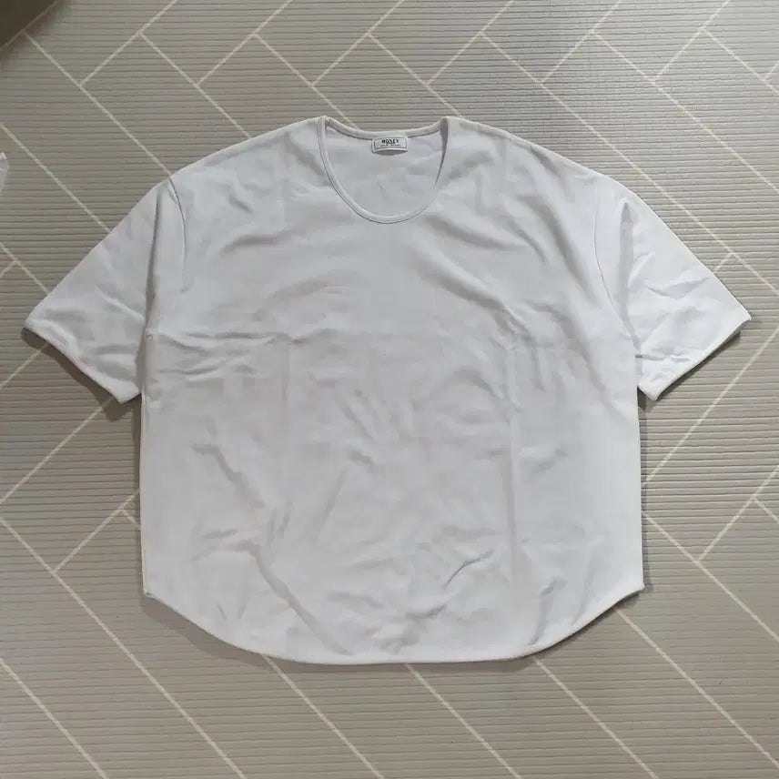 [BUNJANG] White Round Neck T-shirt / .(새상품)흰색 라운드넥 반팔 티셔츠.흰티셔츠