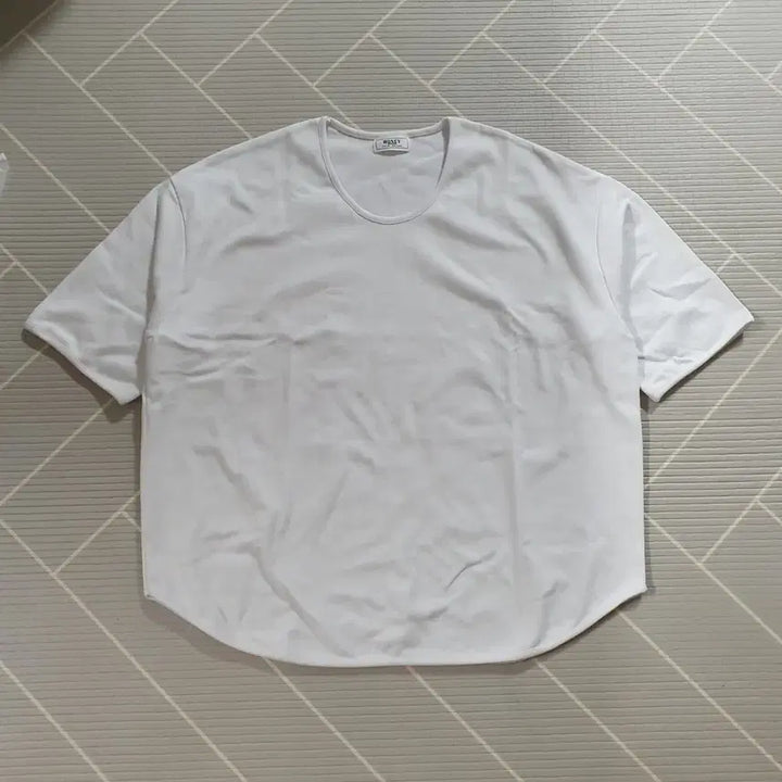 [BUNJANG] White Round Neck T-shirt / .(새상품)흰색 라운드넥 반팔 티셔츠.흰티셔츠