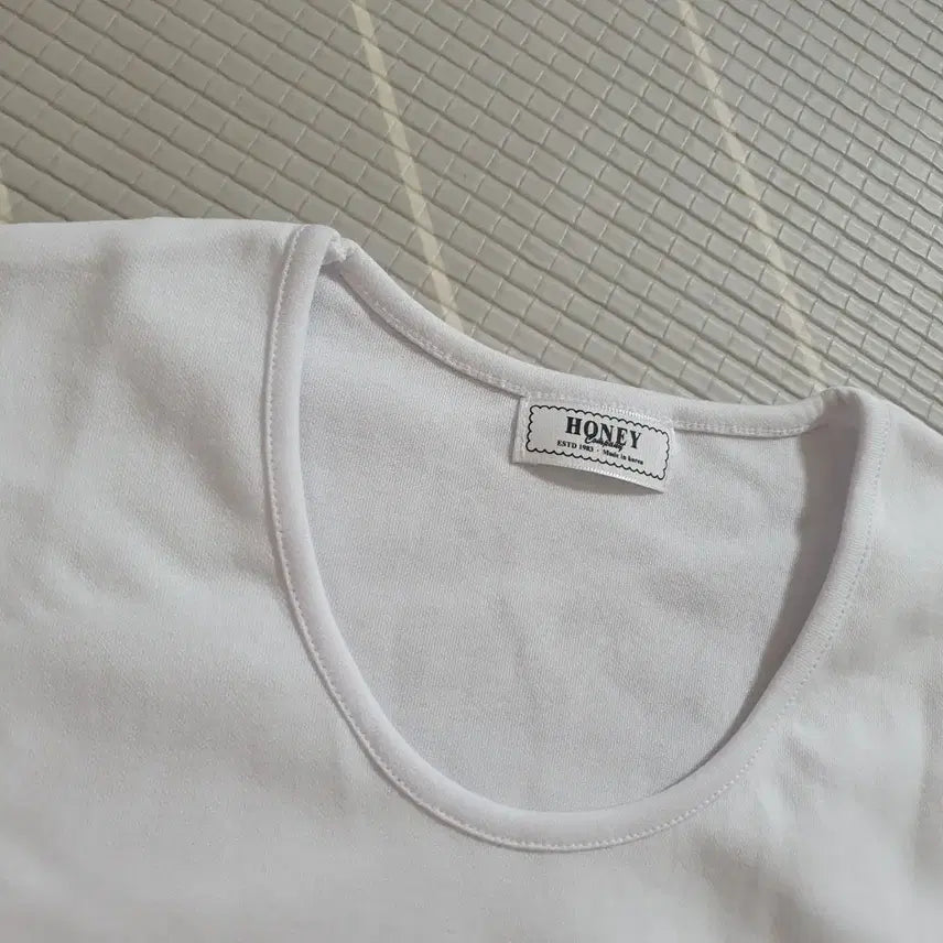 [BUNJANG] White Round Neck T-shirt / .(새상품)흰색 라운드넥 반팔 티셔츠.흰티셔츠