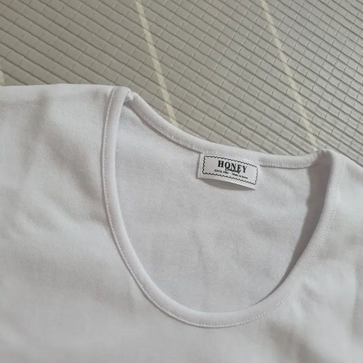 [BUNJANG] White Round Neck T-shirt / .(새상품)흰색 라운드넥 반팔 티셔츠.흰티셔츠