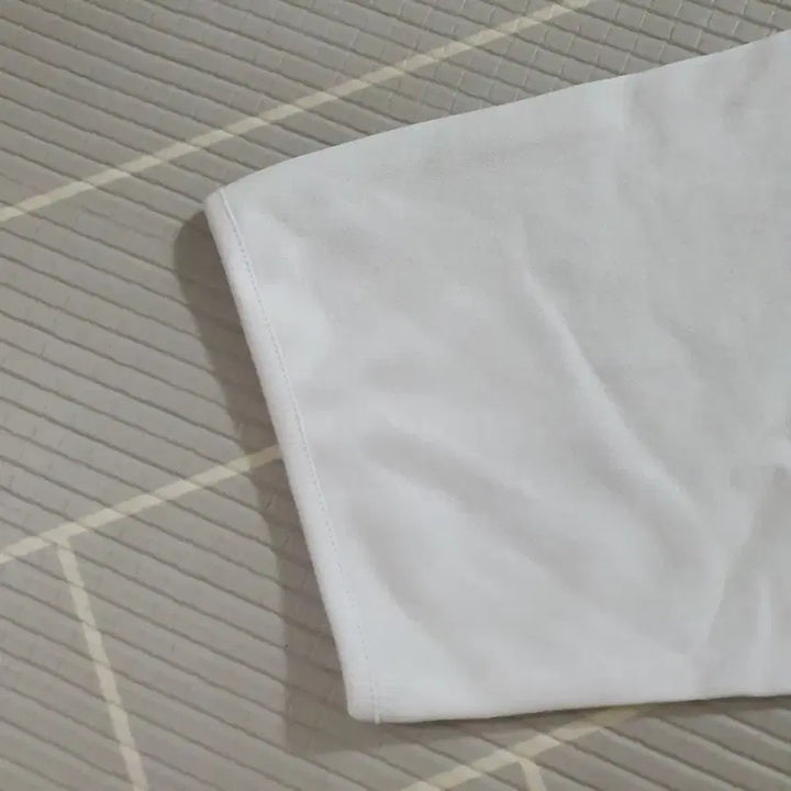 [BUNJANG] White Round Neck T-shirt / .(새상품)흰색 라운드넥 반팔 티셔츠.흰티셔츠