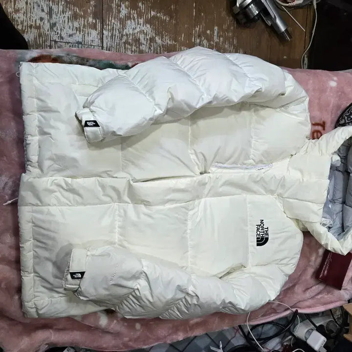 [SOLD OUT] 노스페이스 화이트 숏패딩
