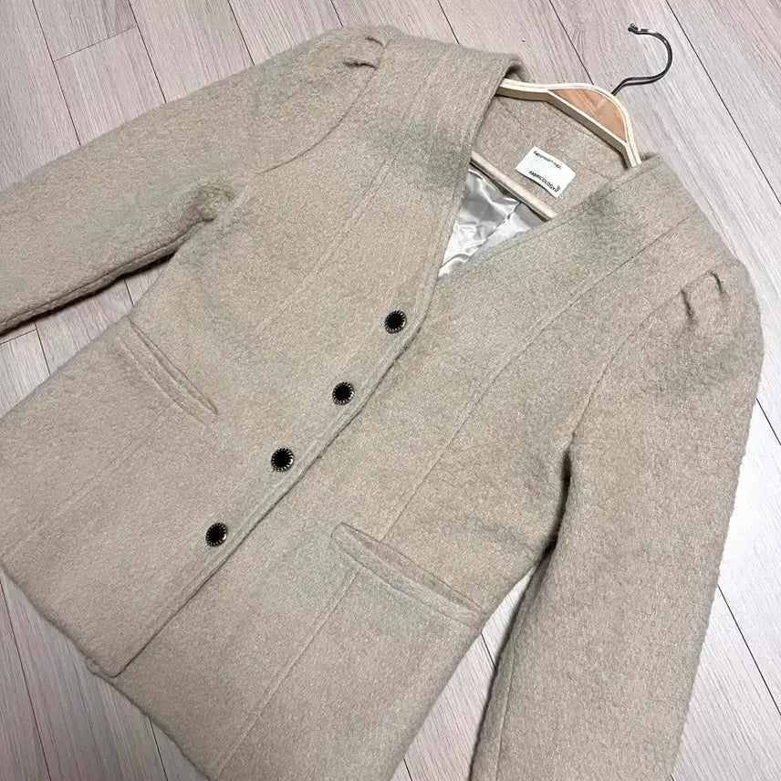 [BUNJANG] Fabric Color-G No-Collar Puff Sleeve Tweed Jacket / 패브릭컬러지 노카라 퍼프 슬리브 자켓 울 알파카 앙고라 부클 트위드베이지