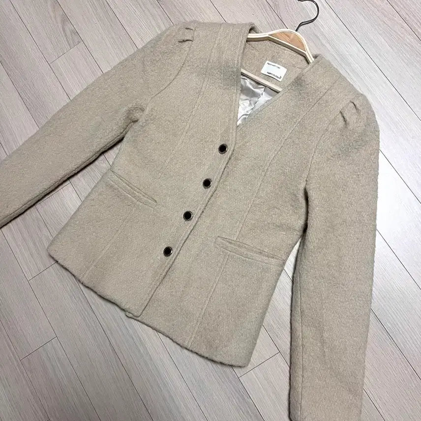 [BUNJANG] Fabric Color-G No-Collar Puff Sleeve Tweed Jacket / 패브릭컬러지 노카라 퍼프 슬리브 자켓 울 알파카 앙고라 부클 트위드베이지
