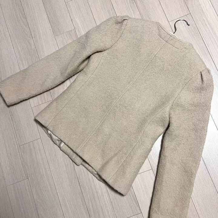 [BUNJANG] Fabric Color-G No-Collar Puff Sleeve Tweed Jacket / 패브릭컬러지 노카라 퍼프 슬리브 자켓 울 알파카 앙고라 부클 트위드베이지