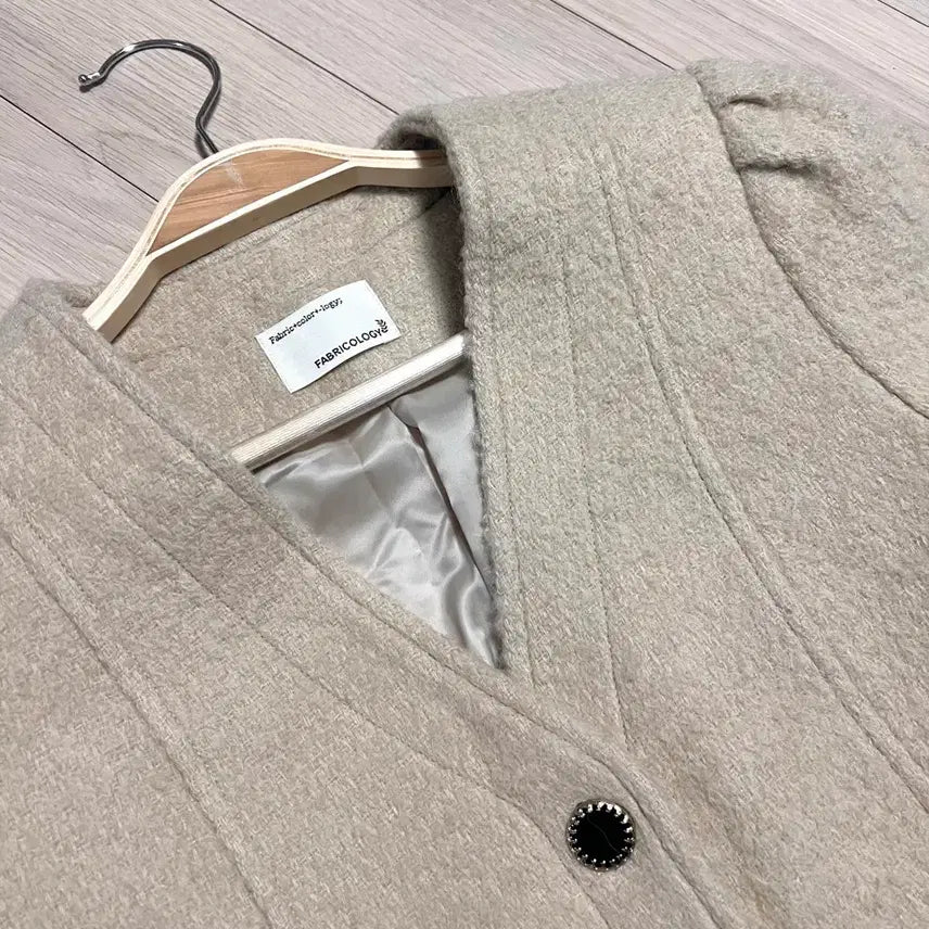 [BUNJANG] Fabric Color-G No-Collar Puff Sleeve Tweed Jacket / 패브릭컬러지 노카라 퍼프 슬리브 자켓 울 알파카 앙고라 부클 트위드베이지