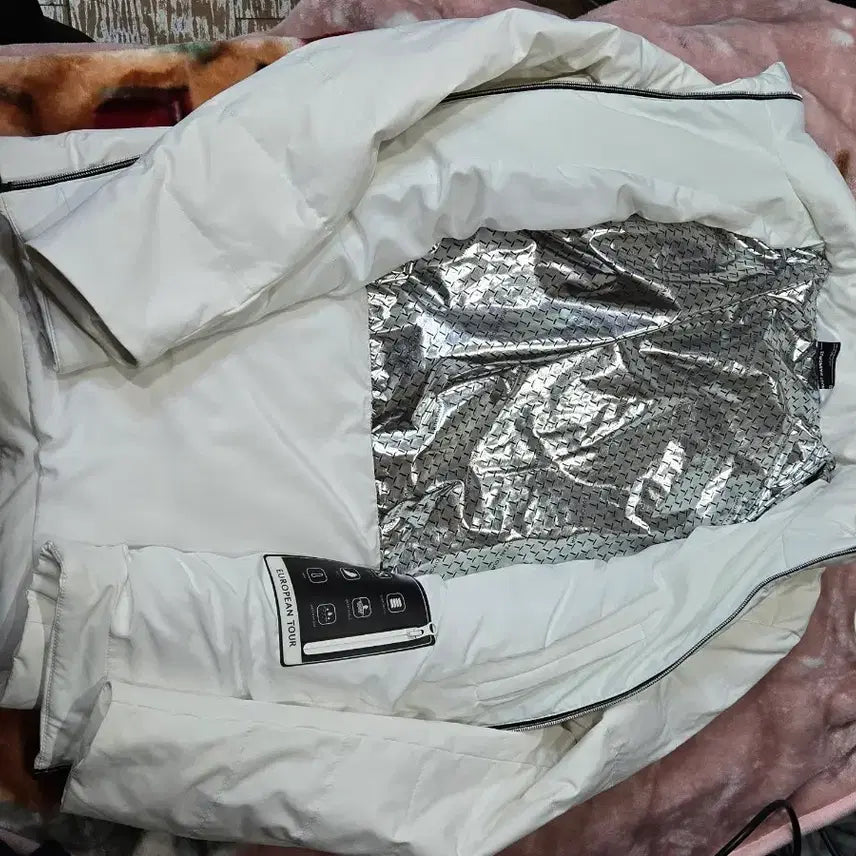 [SOLD OUT] 유럽피안 투어 화이트 패딩
