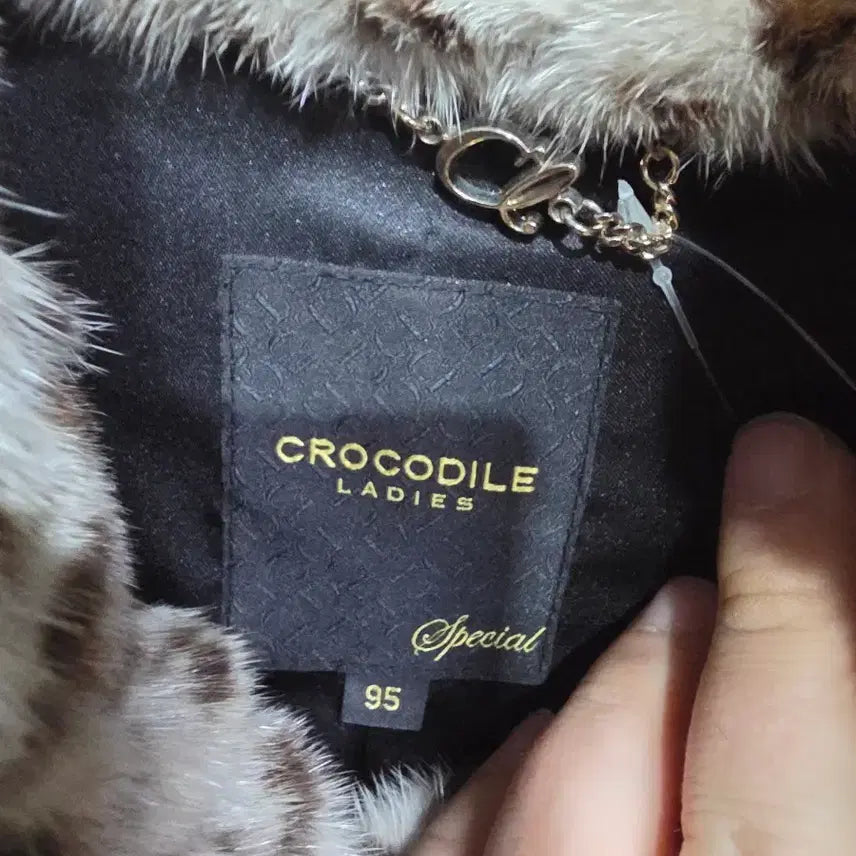 [BUNJANG] Crocodile Lady Mink Fur Coat Leopard Collar / 크러커다일 레이디 블랙 밍크 모피 코트 레오파드 칼라. /5